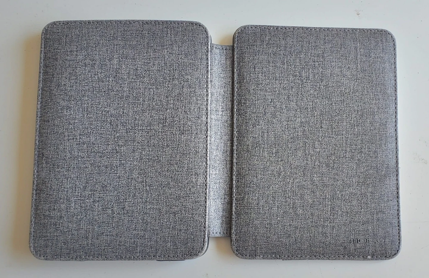 Amazon Kindle E-reader with Grey Case - photo 2