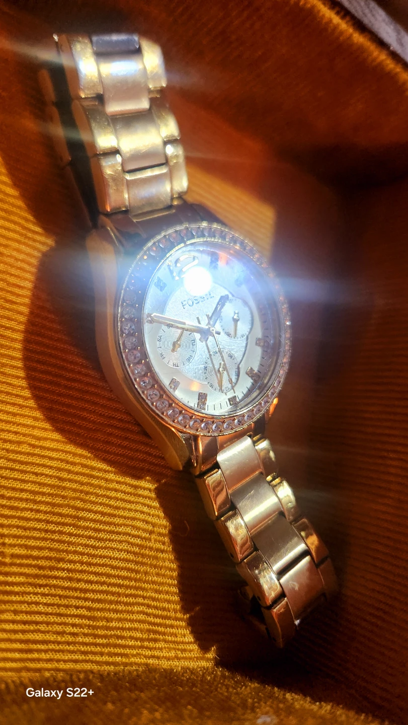 Fossil ladies gold toned watch with crystal embellishments - photo 5