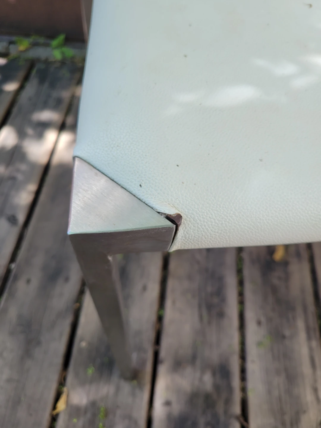 Moving sale Set of 3 White Faux Leather Dining Chairs - photo 5