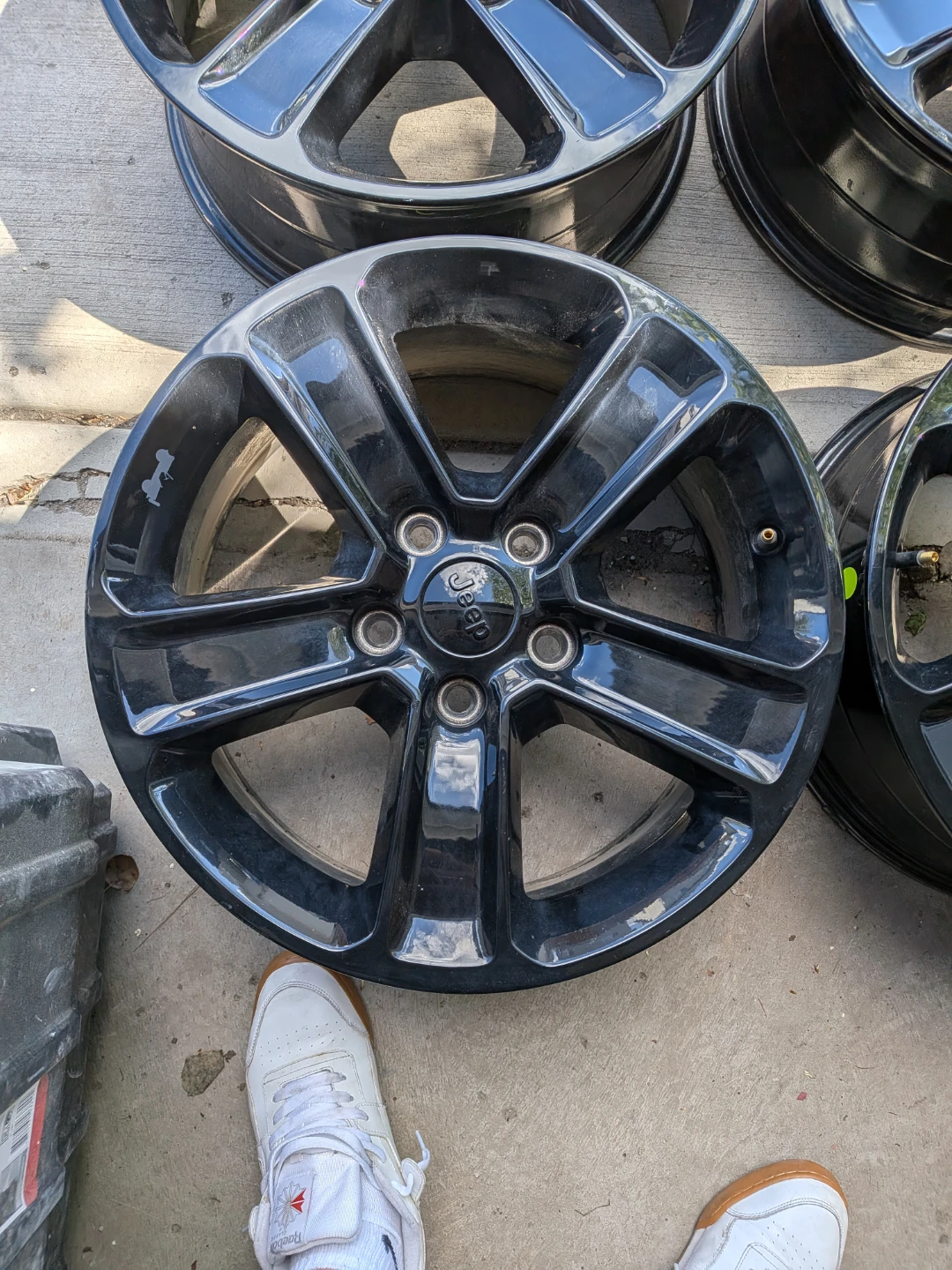 Jeep Wrangler OEM rims 18x7.5 with(TPMS ) on all 4 rims - photo 2