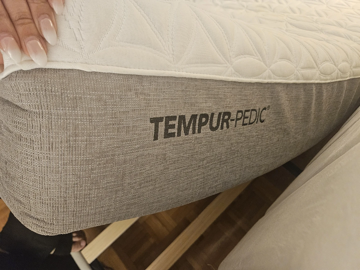 Queen size bed and mattress - photo 3