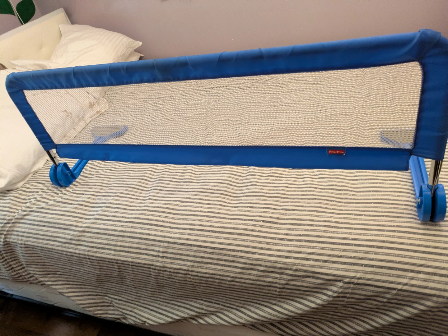 Fisher-Price Blue Bed Rail 42"x12" - photo 4