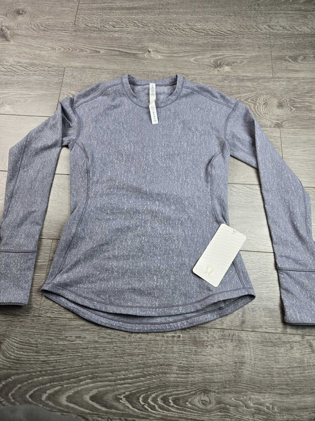 Brand new lululemon women's size 4 long sleeve