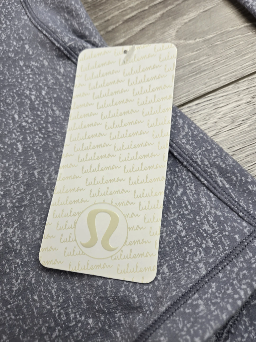 Brand new lululemon women's size 4 long sleeve - photo 3
