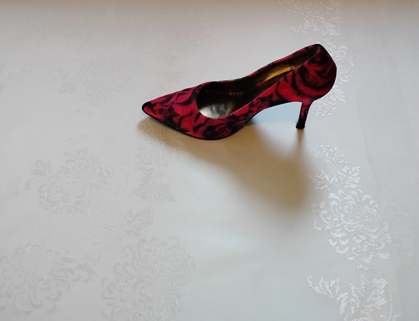 ⚽ Ladies Red Suede Heels - photo 2