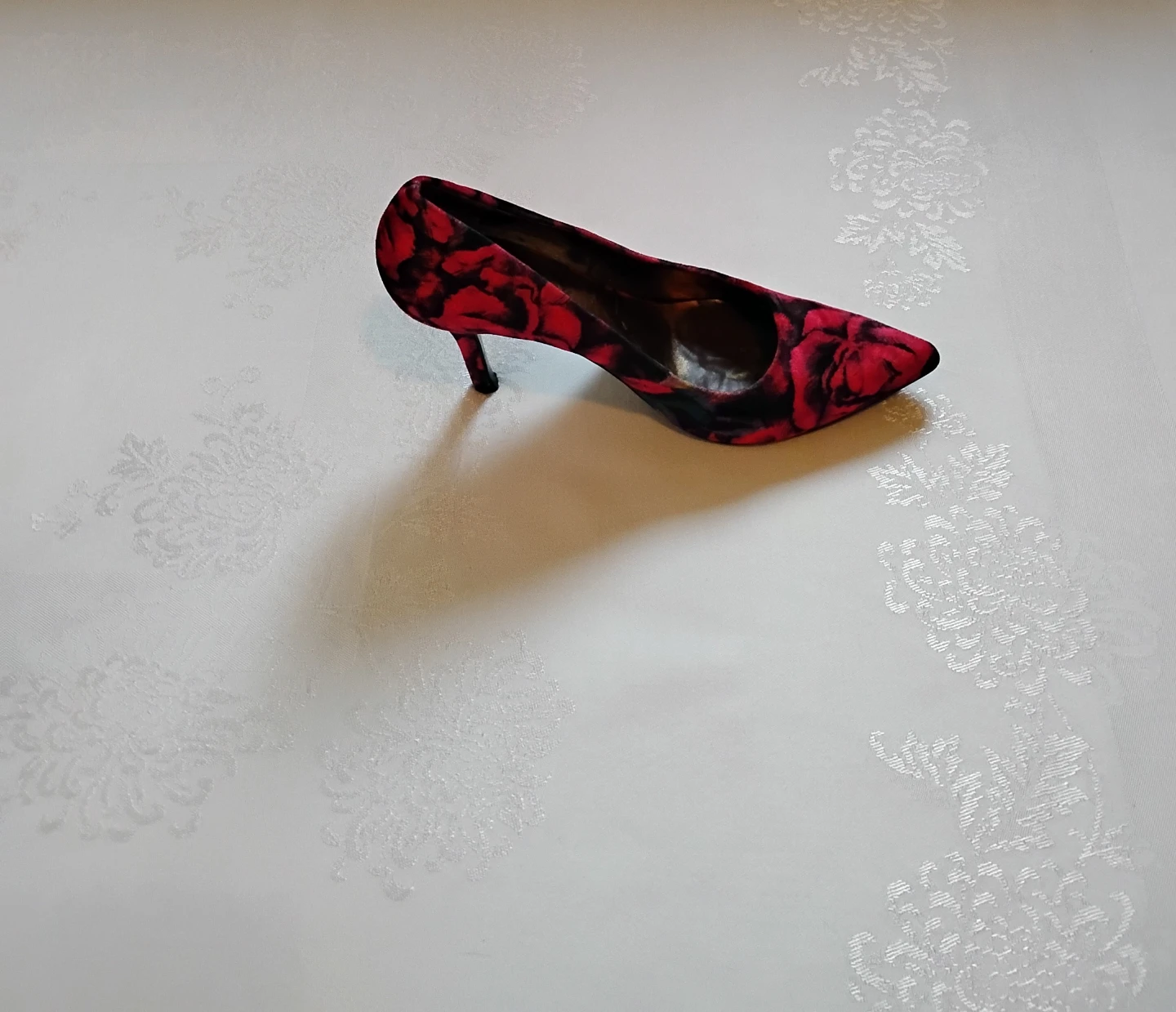 ⚽ Ladies Red Suede Heels - photo 4