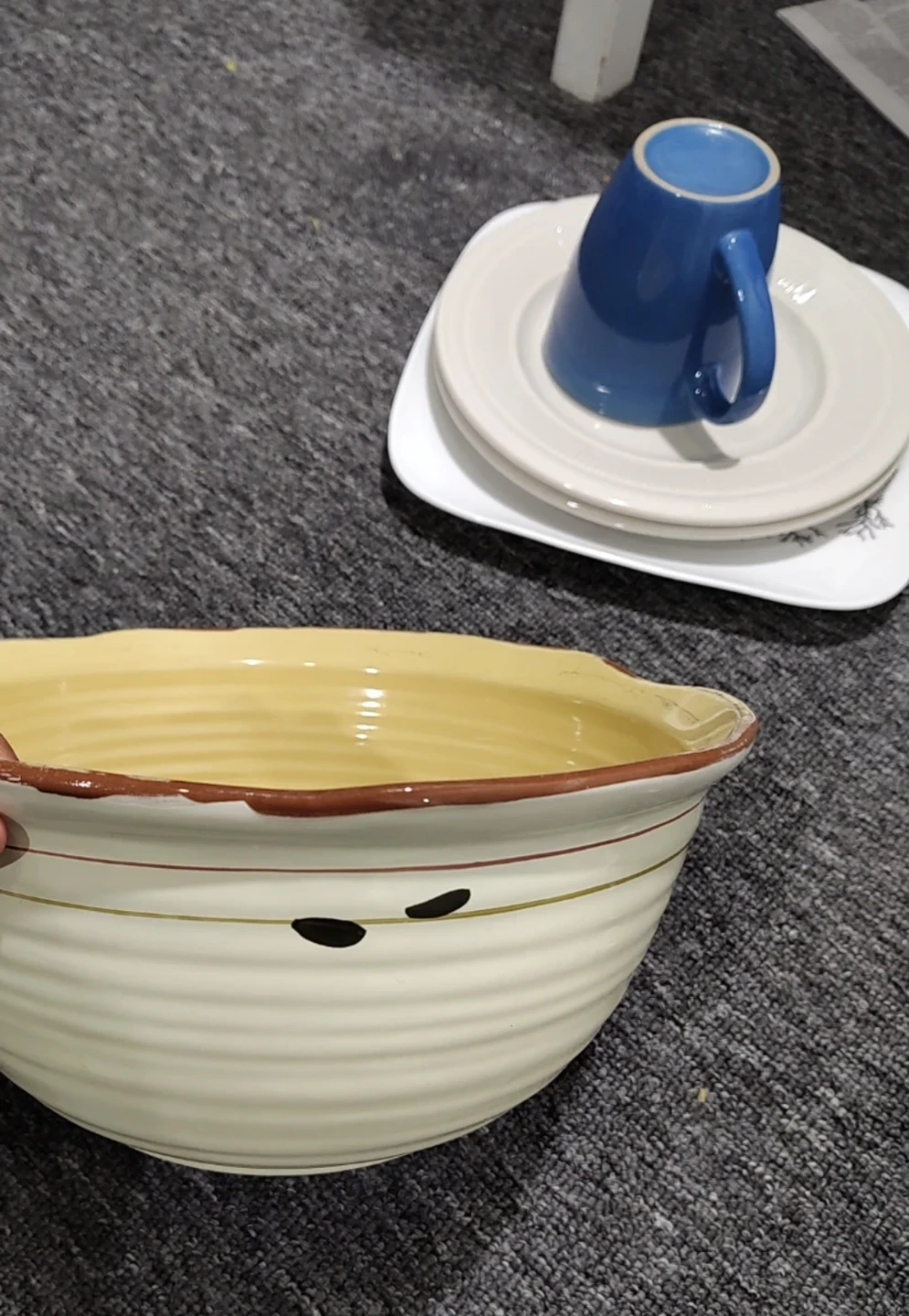 Mugs, plates and serving bowl Quick Sale! - photo 2