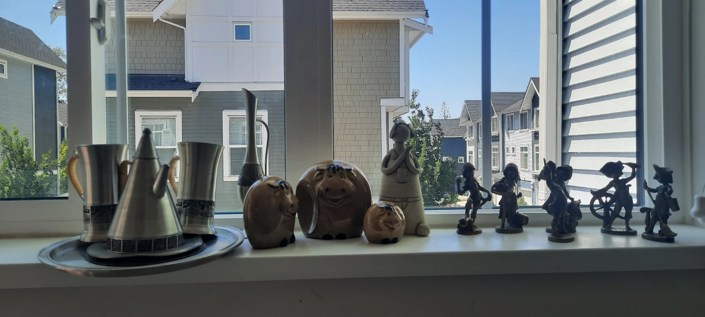 Collection of decorative figurines and pewterware