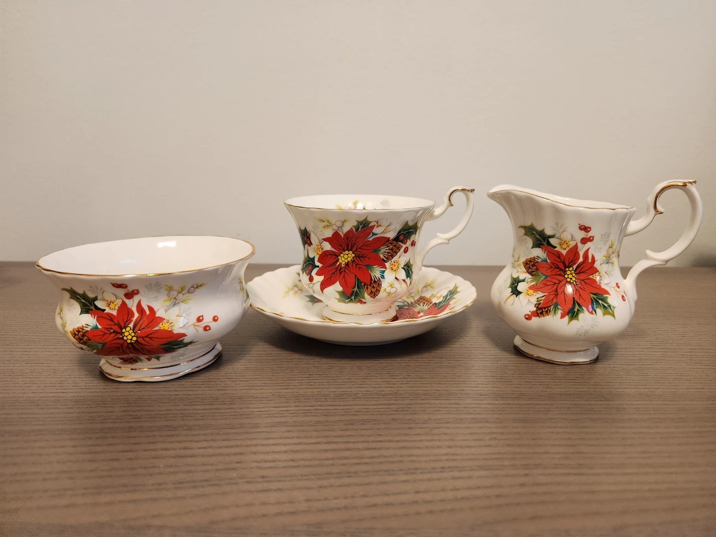 Royal Albert "Poinsettia" Bone China Tea Cup - photo 2