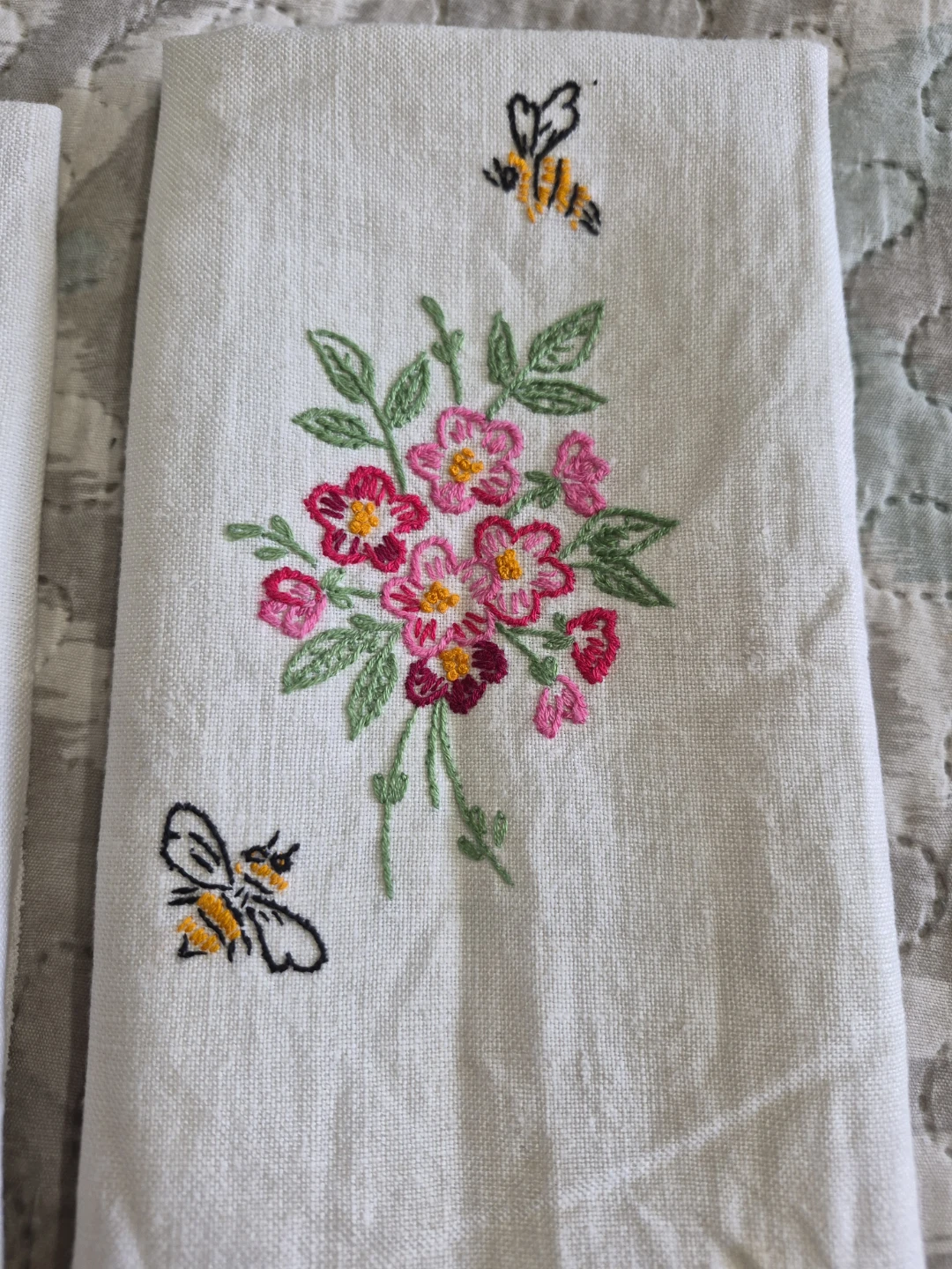 Pair of Beautiful Vintage 18 x 12" Embroidered Table Decor - photo 2