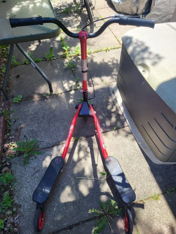 Red Yvolution Scooter - photo 2