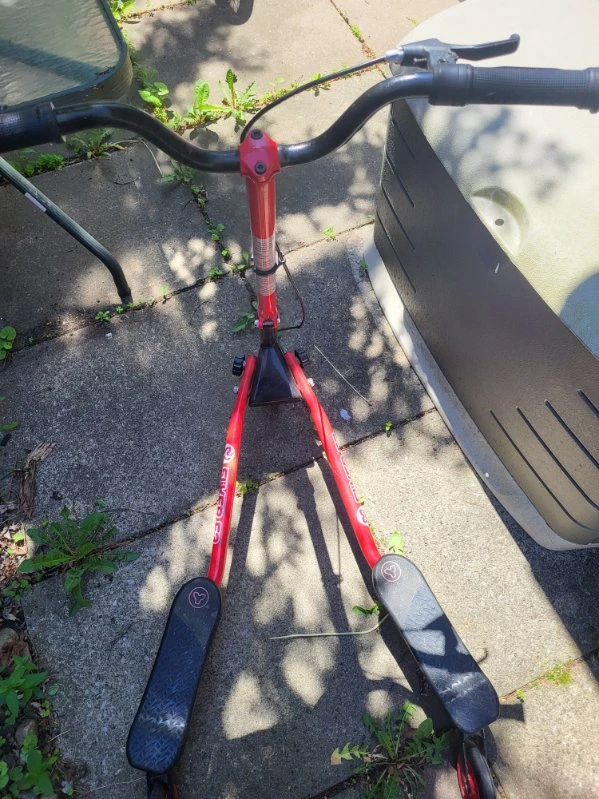 Red Yvolution Scooter - photo 3