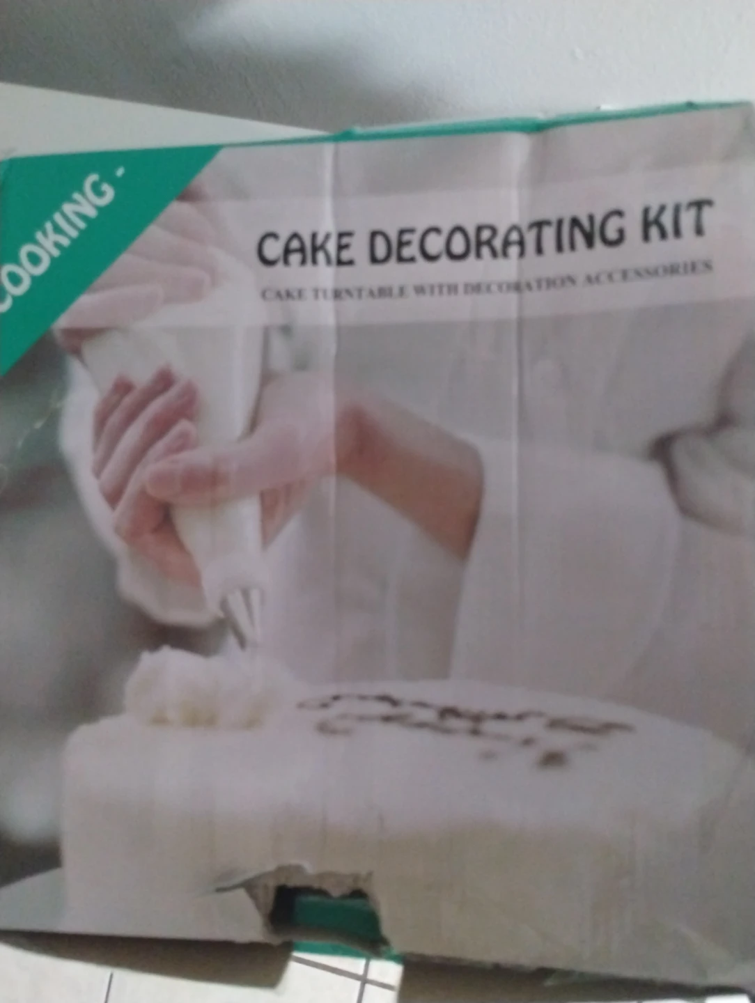 Cake Decorating Kit with Turntable