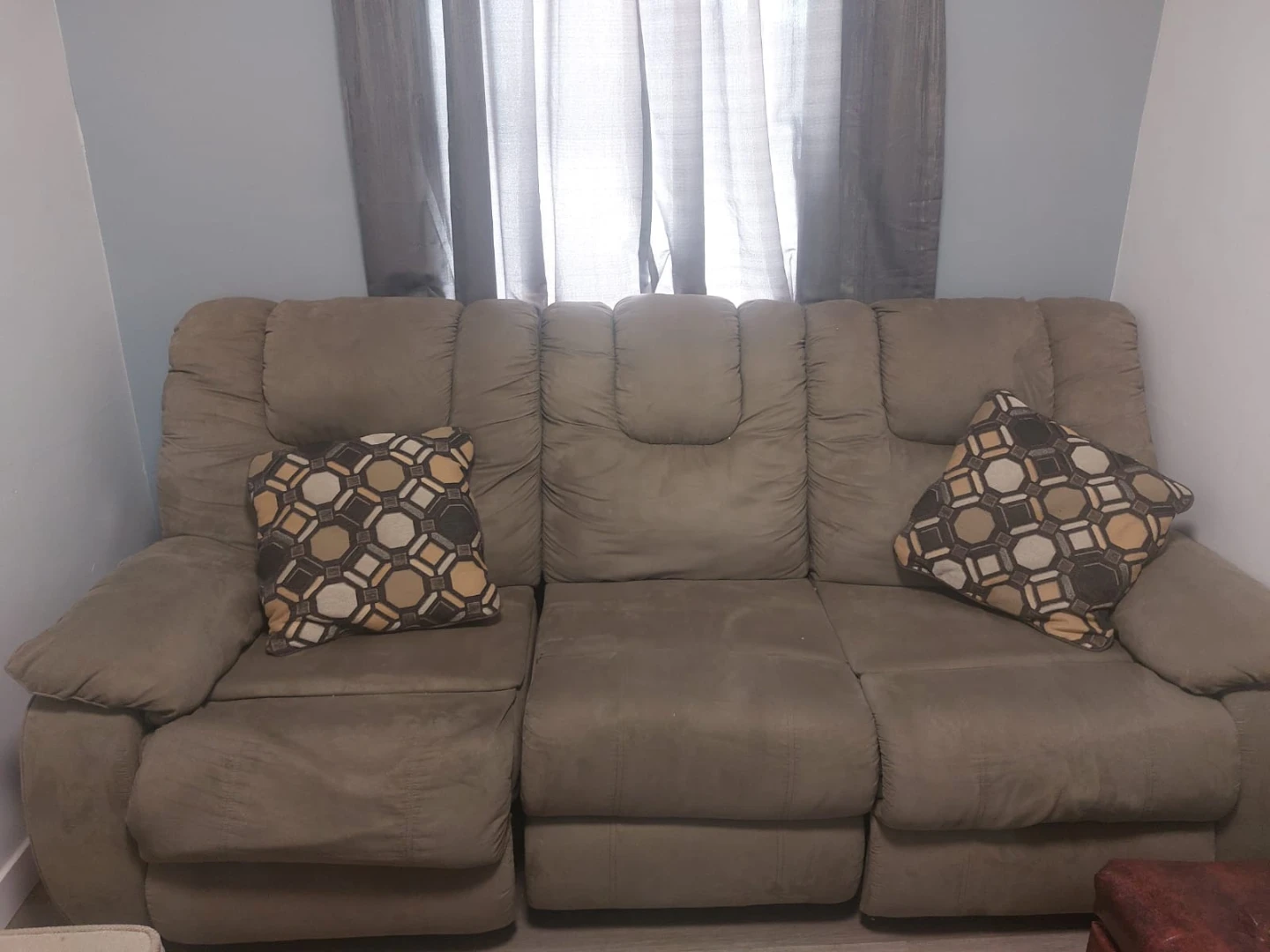 Couch - photo 5