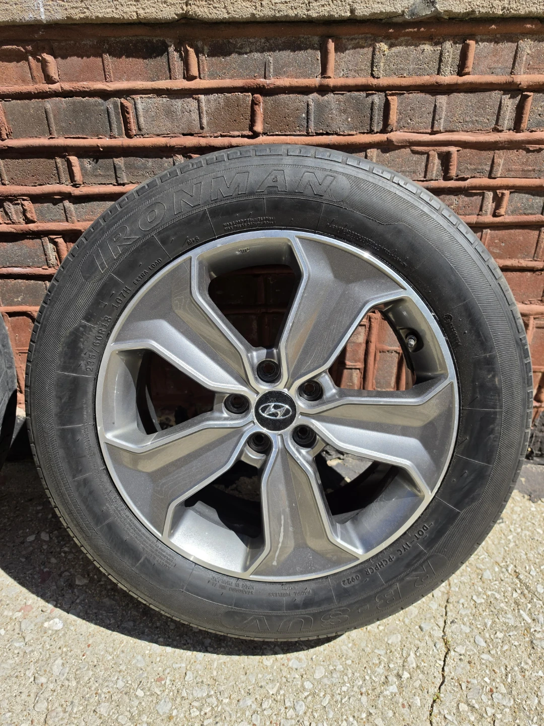 18 inch Hyundai Rims wheels 5x114.3 tpms sensors firestone tires