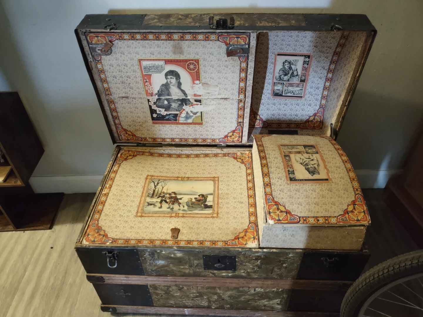 Vintage Steamer Trunk - photo 2
