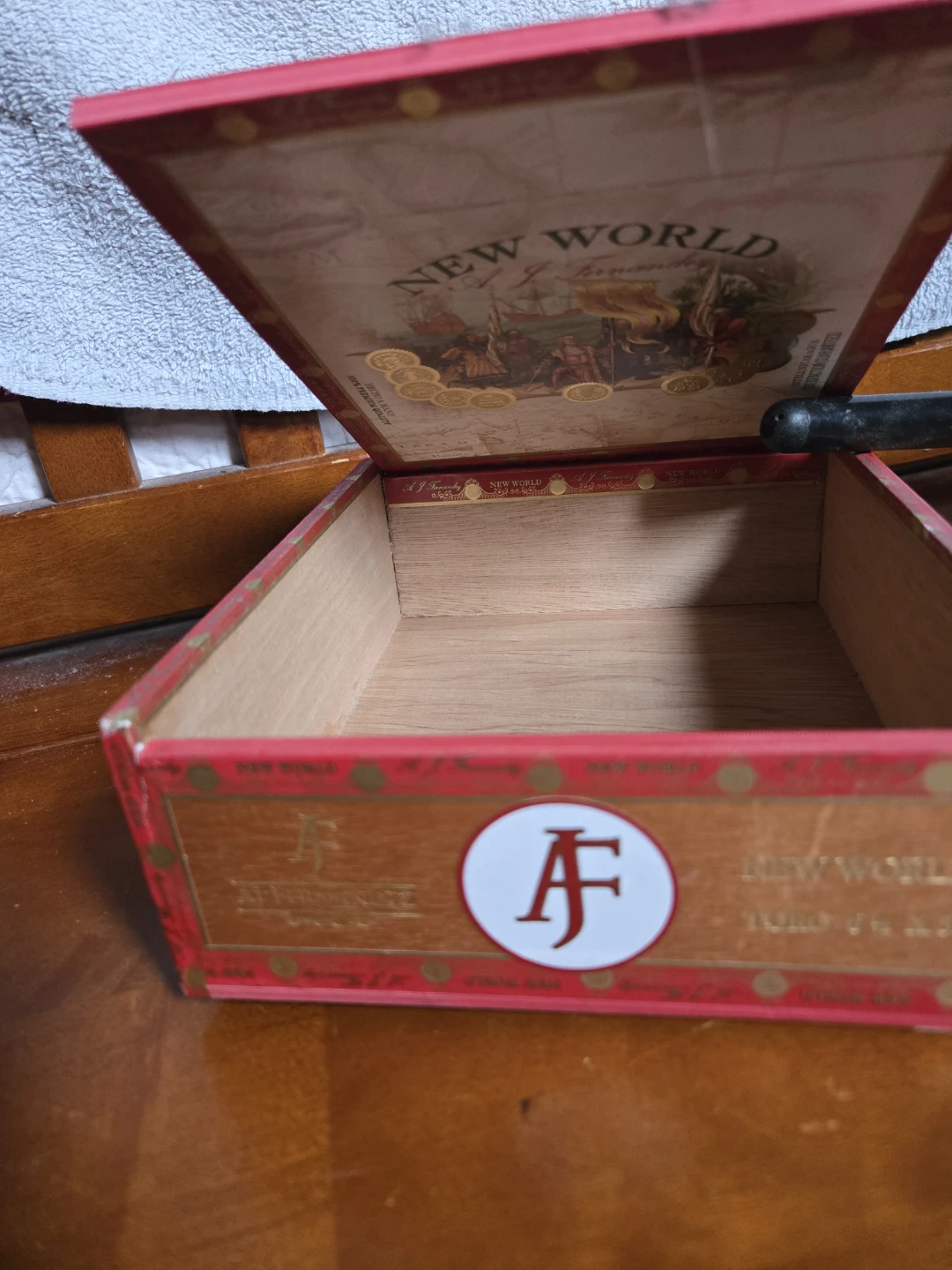 A. J. Fernandez New World Cigar Box - photo 2
