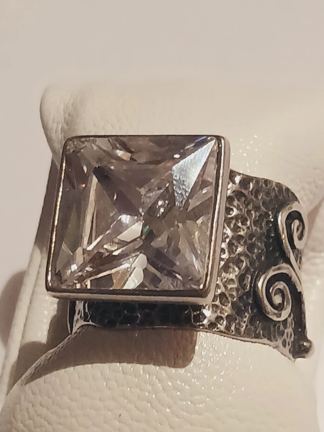 Stunning Sterling Silver 925 Ring with Clear Cut Stone 7. - photo 2