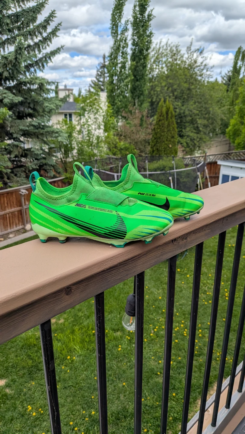 Air zoom Nike soccer cleats