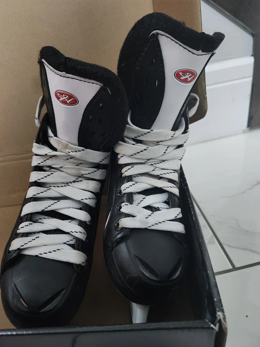 Hockey skates Size junior 2