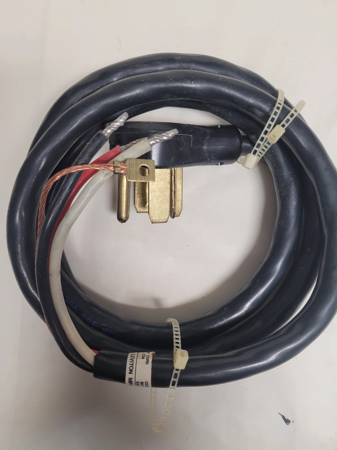 Leviton Dryer Cord Kit 30A 125/250V 2m - photo 2