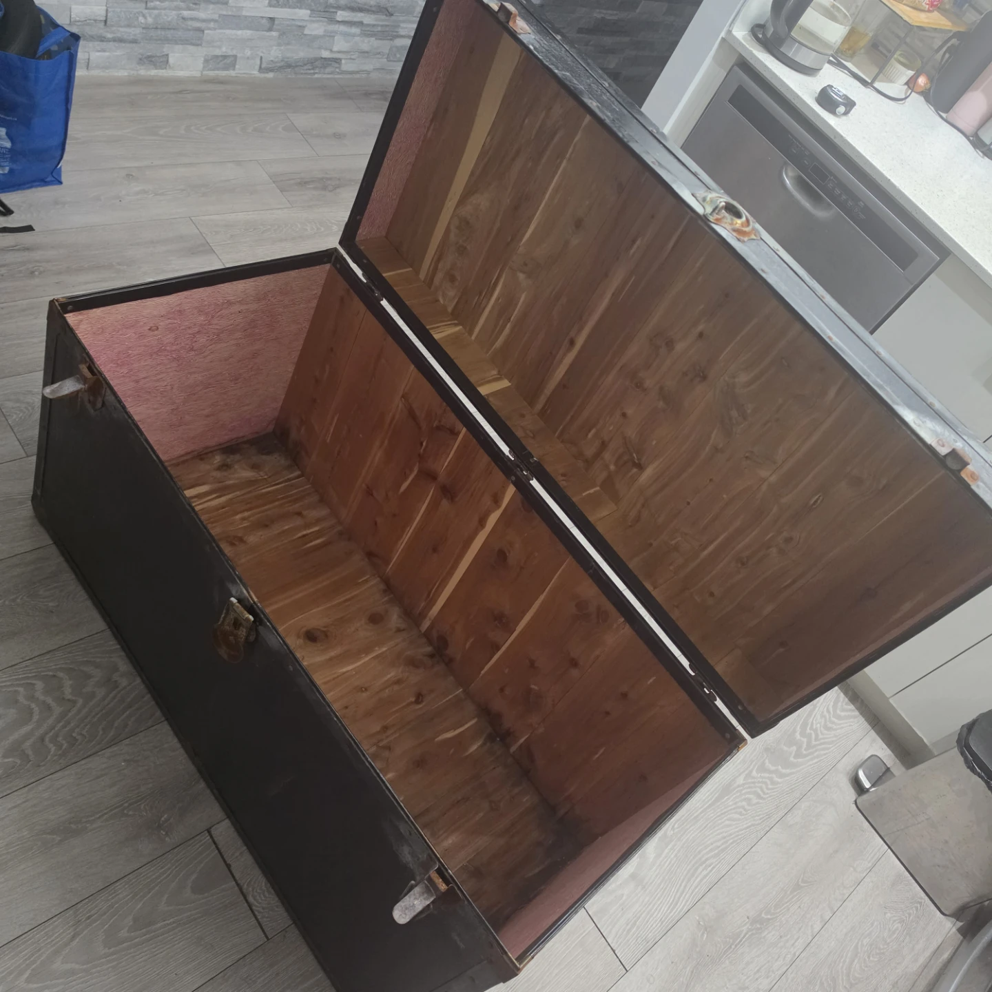 Vintage Steamer Trunk - photo 2