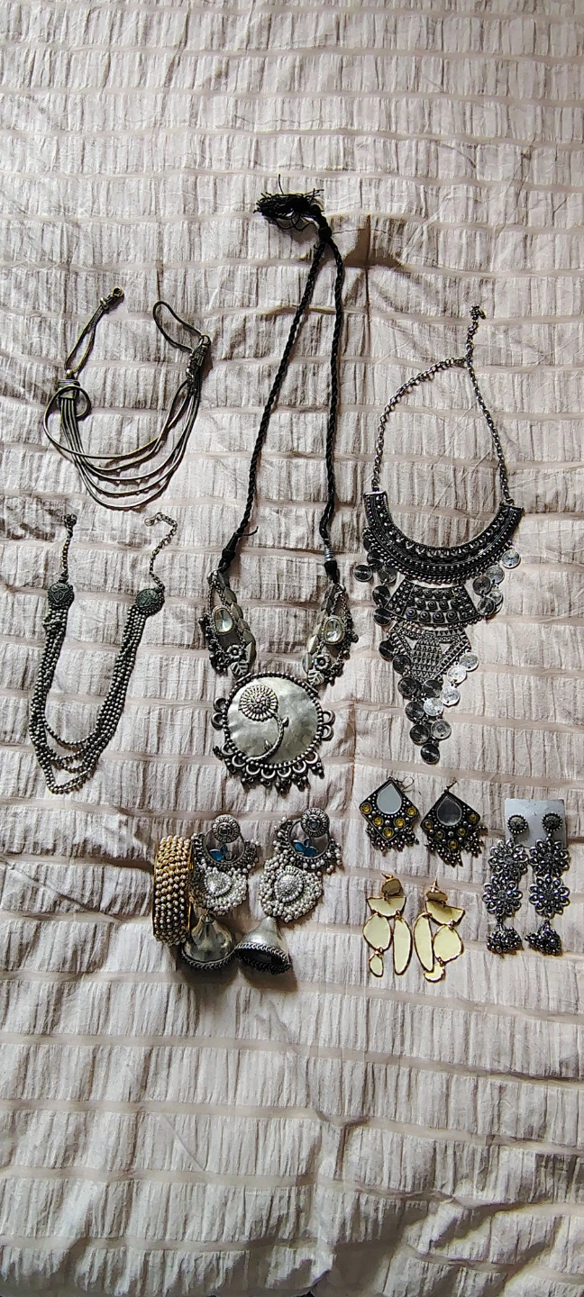 Curated Premium Junk Jewellery Collection - photo 2