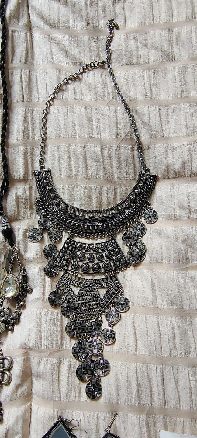 Curated Premium Junk Jewellery Collection - photo 3