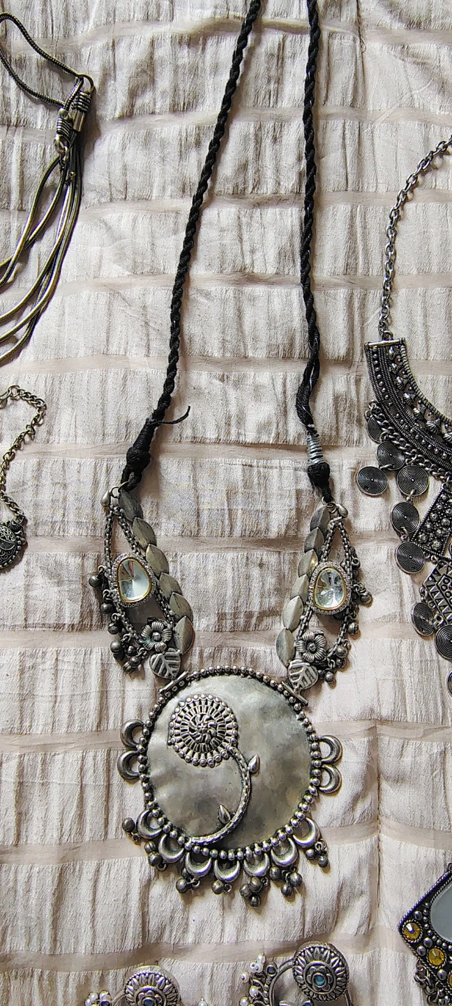 Curated Premium Junk Jewellery Collection - photo 4