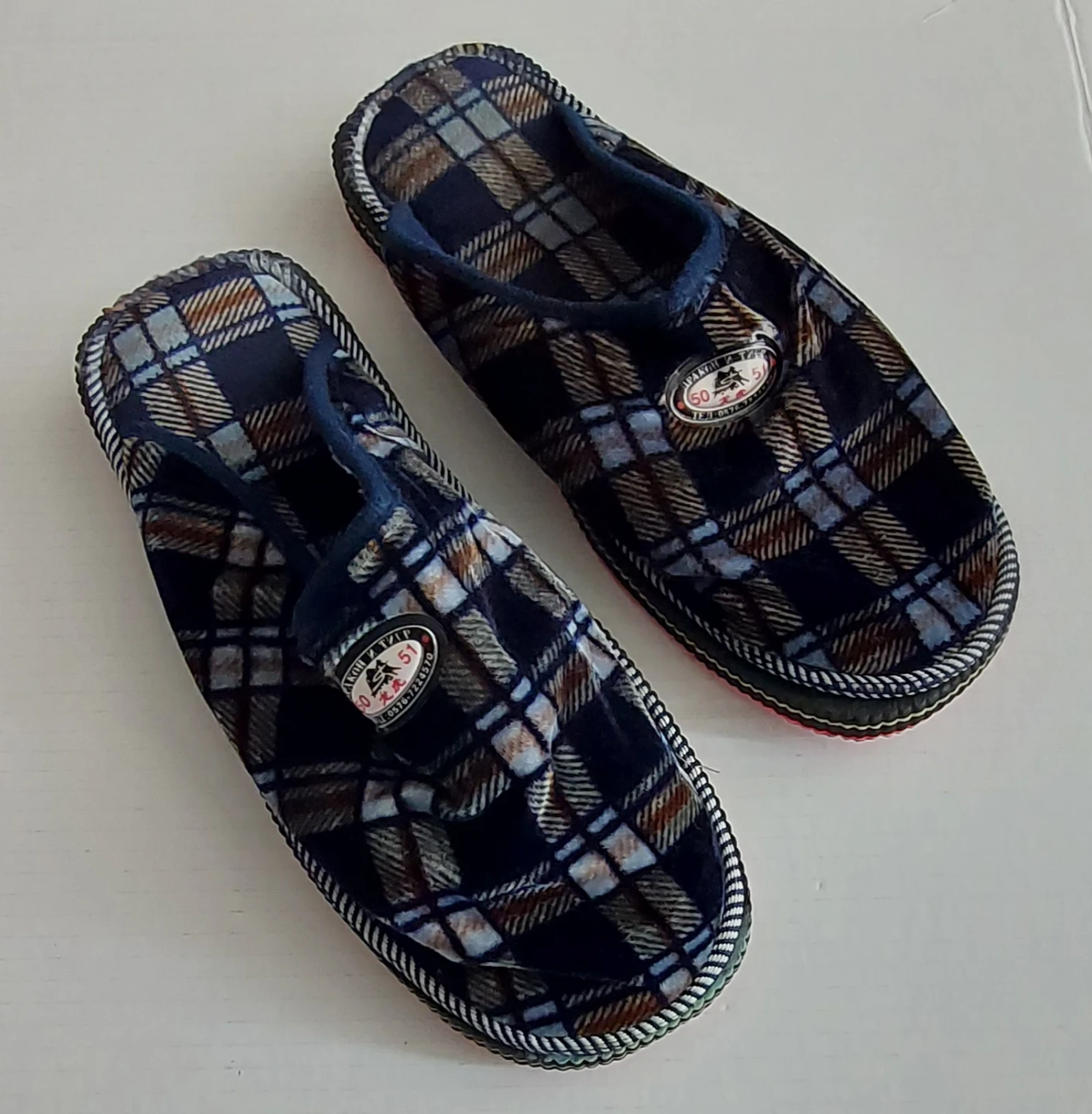 NWOT 🆕 Men's Plaid Slippers size 42/43