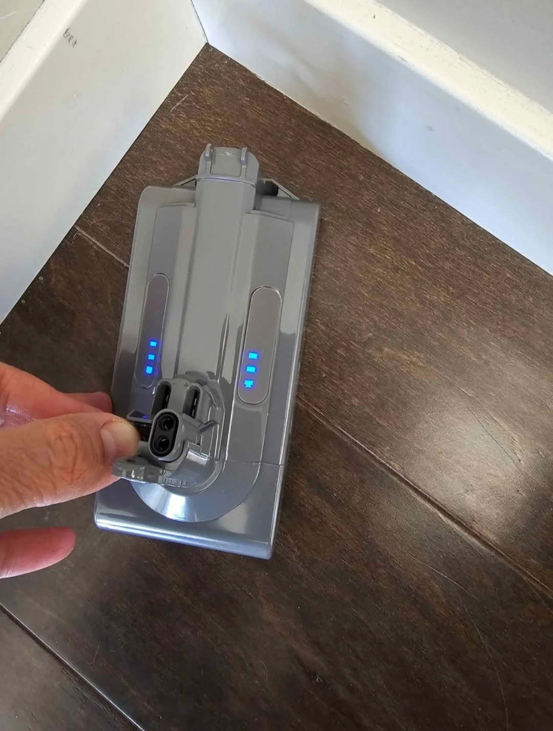 Rechargeable dyson battery V10 (New never used in box) - photo 2