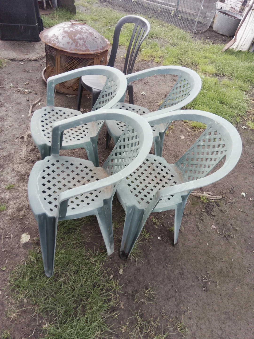 Set of 5 Plastic Chairs - photo 2