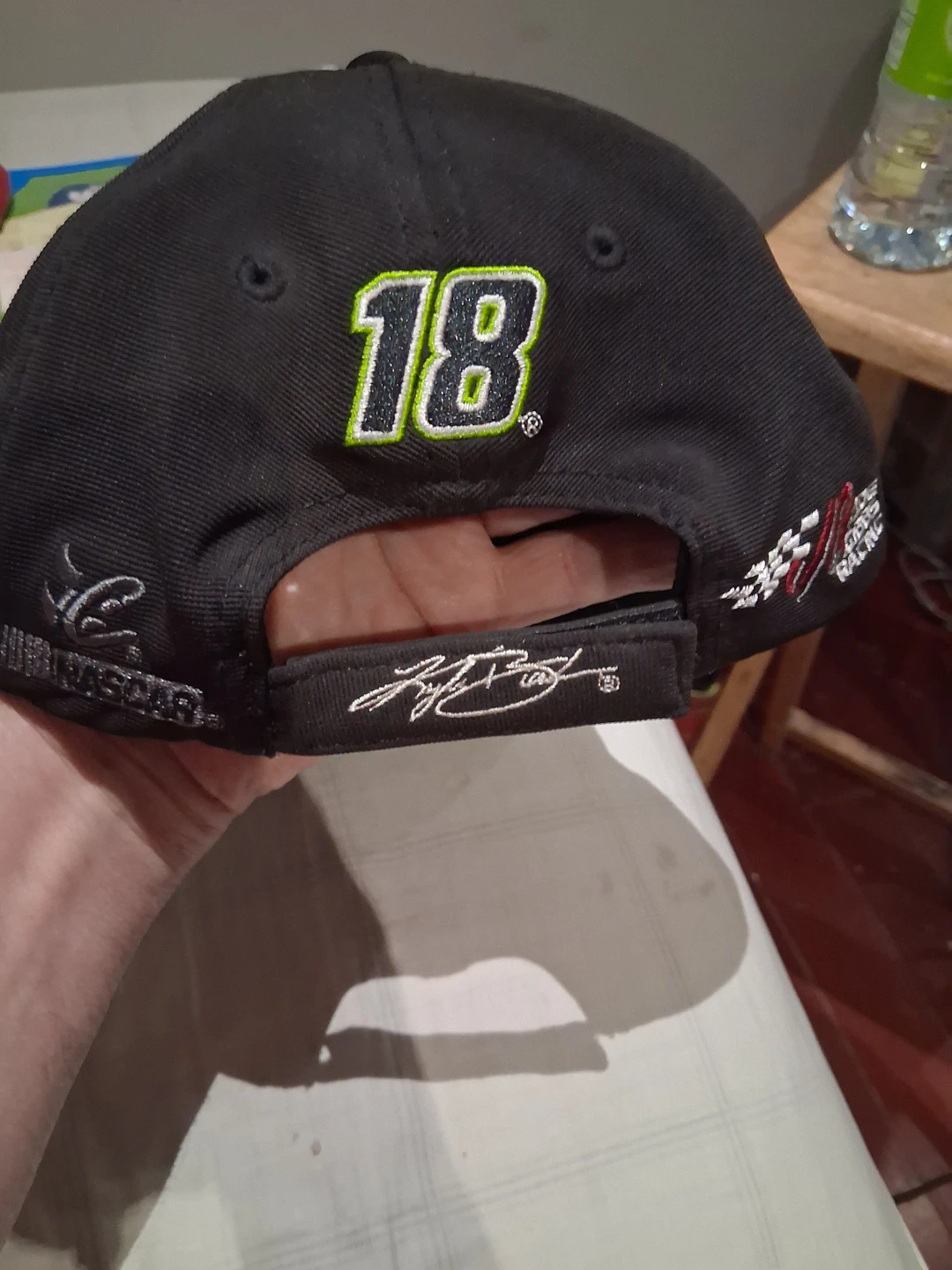 Kyle busch signed cap - photo 2