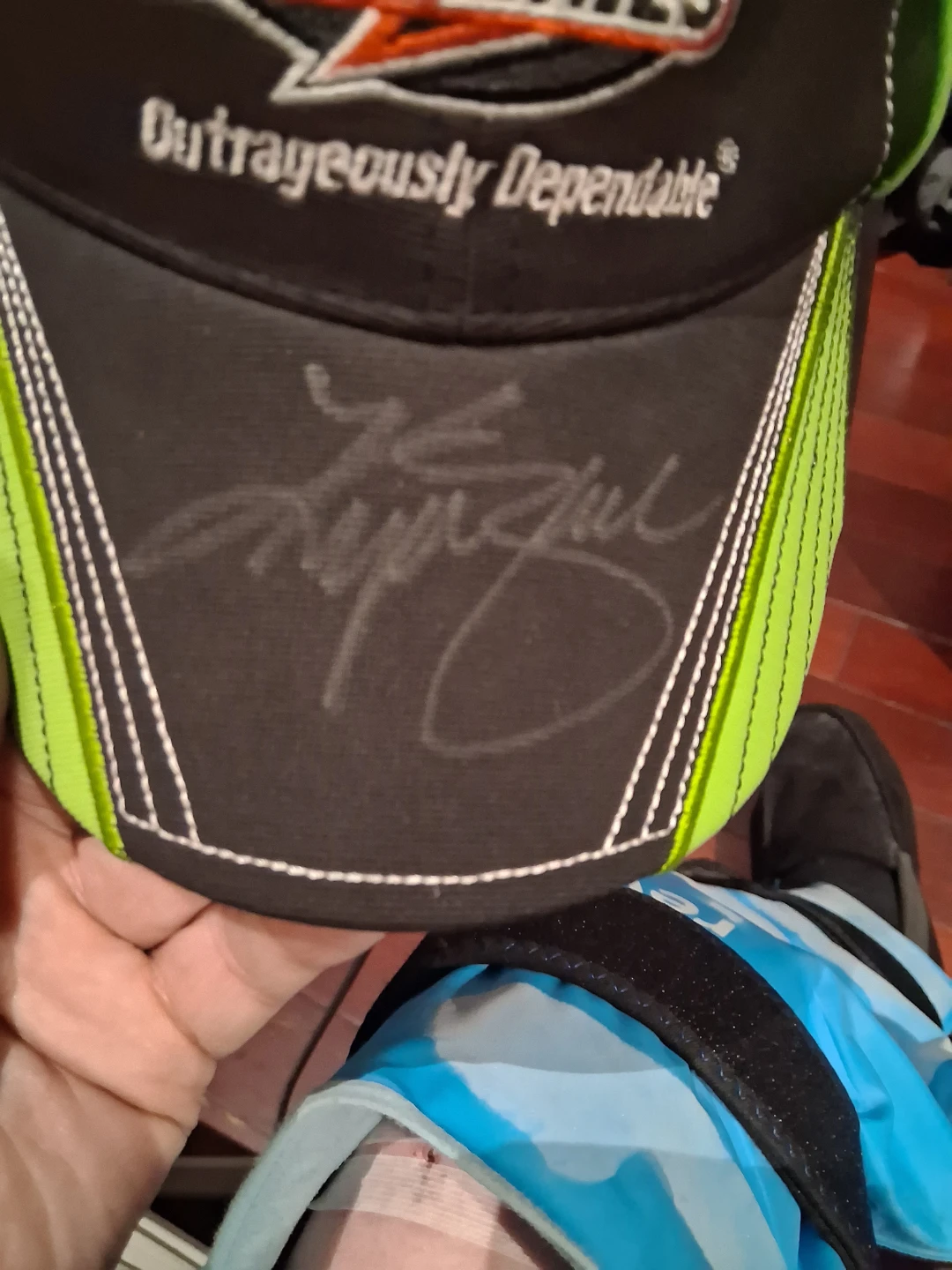 Kyle busch signed cap - photo 3