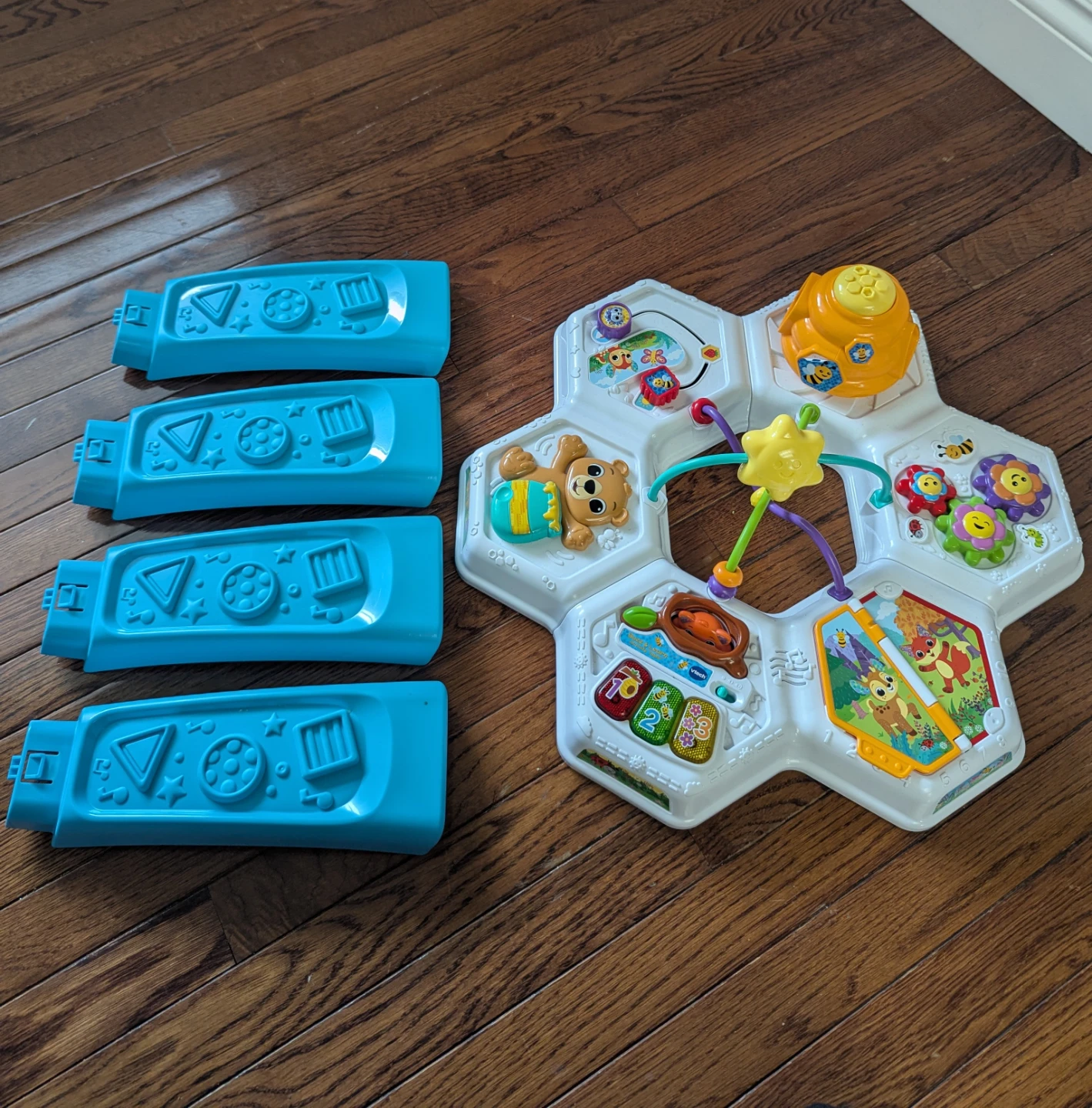 VTech Buzz & Learn Activity Table - photo 2