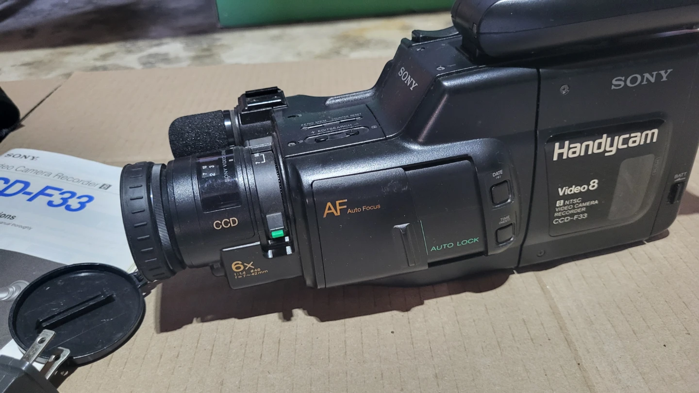 Sony Handycam CCD-F33 Video 8 Camcorder with Case - photo 4