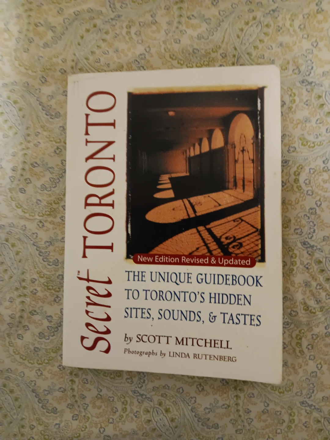 ⚽ Secret Toronto: The Unique Guidebook to Toronto