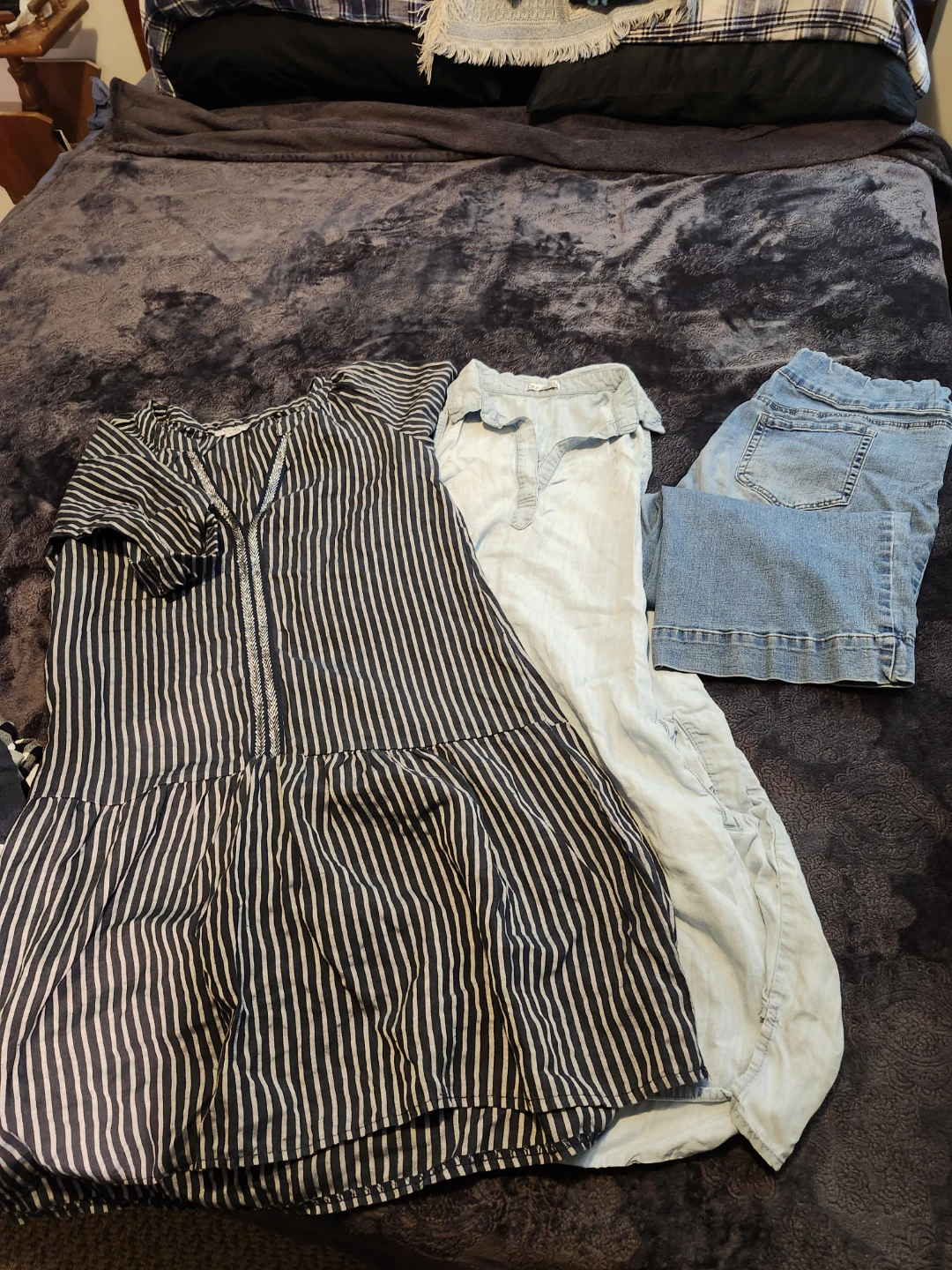 Bundle of Women's Tops and Bottoms - photo 4