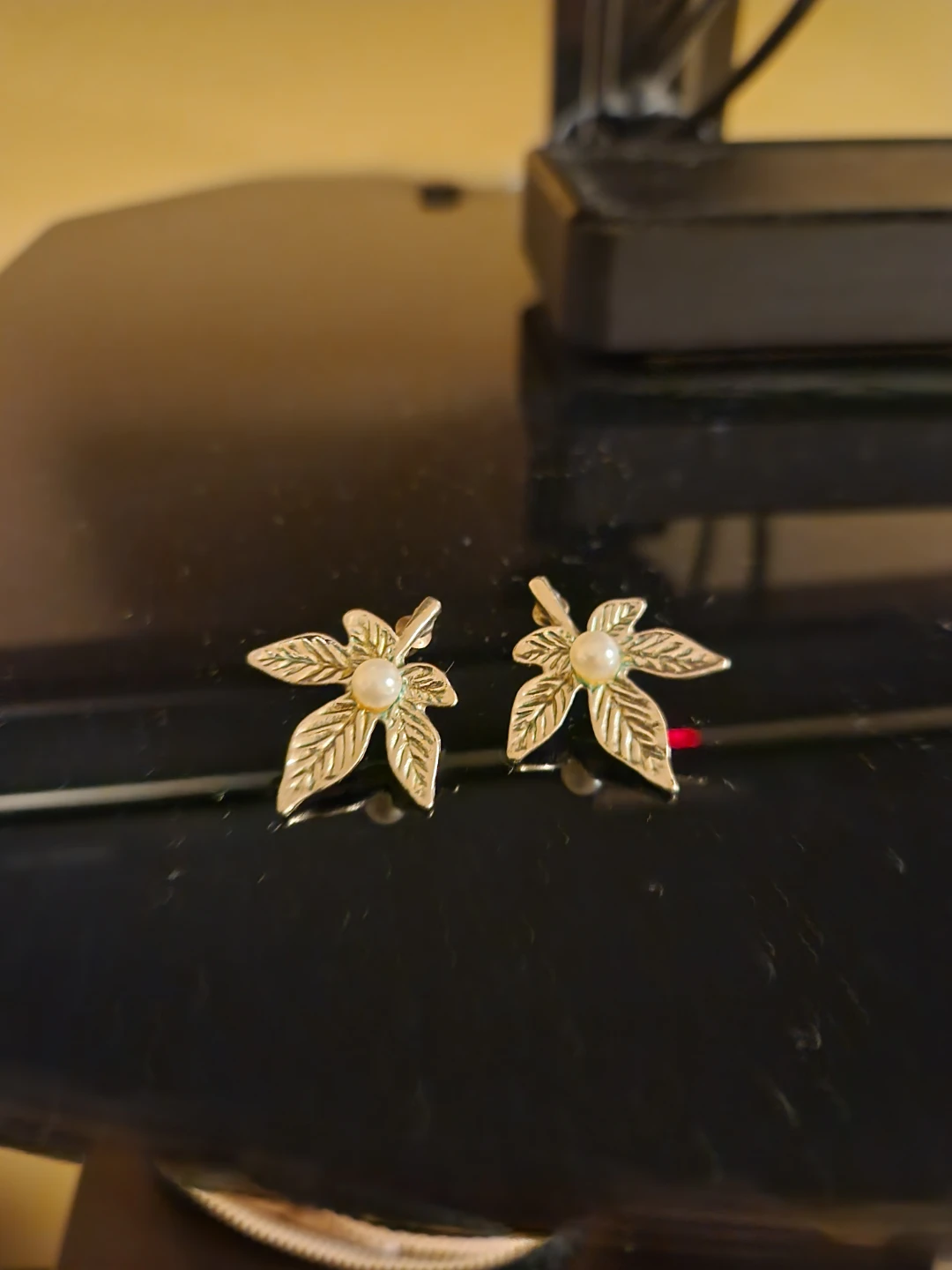 Gold Leaf Earrings with Pearl Accent ⚽