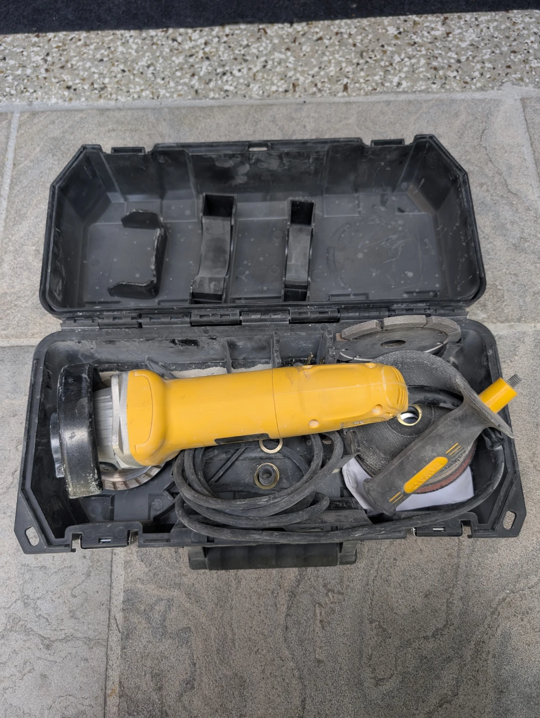 DeWalt Angle Grinder Kit with Case and Blades - photo 2