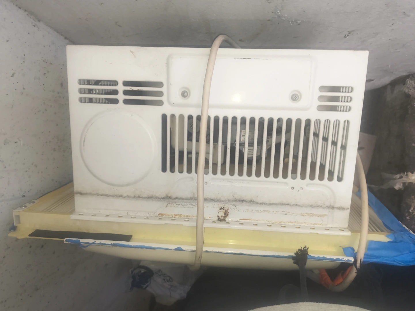 Frigidaire Window Air Conditioner - photo 3