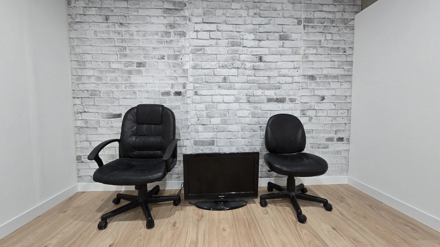 Toshiba monitor plus chairs FREE