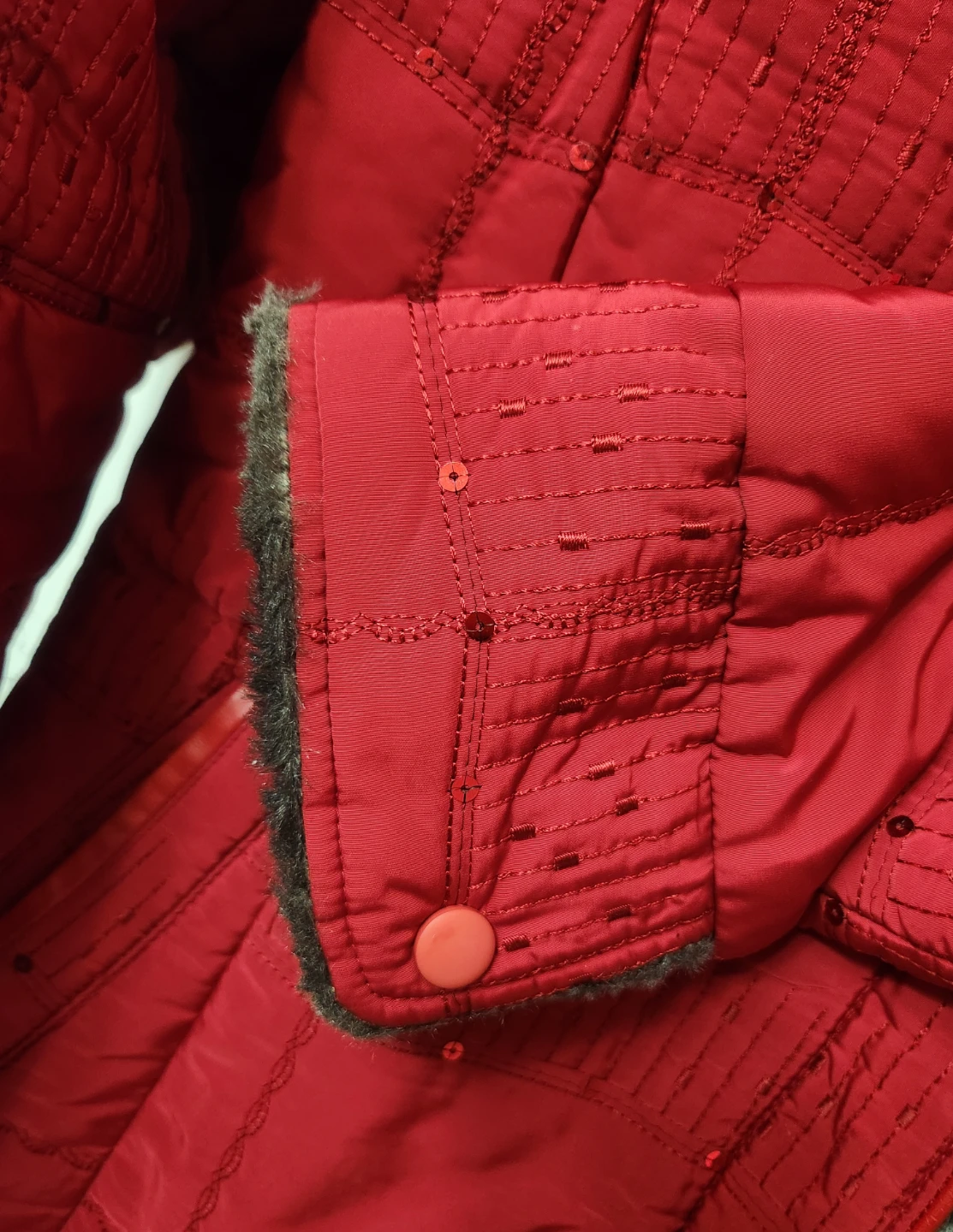 ⚽️ Red Quilted Hooded Winter Coat with Faux Fur Lining - photo 4
