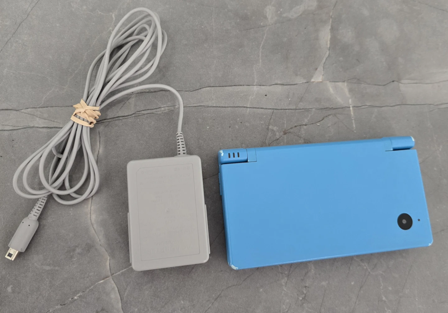 Nintendo DSi (Missing Pen) - 2 Games Included. - photo 2
