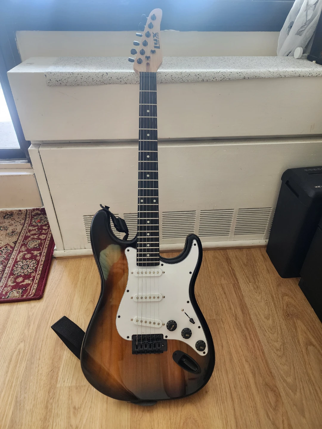 Electric guitar - photo 2