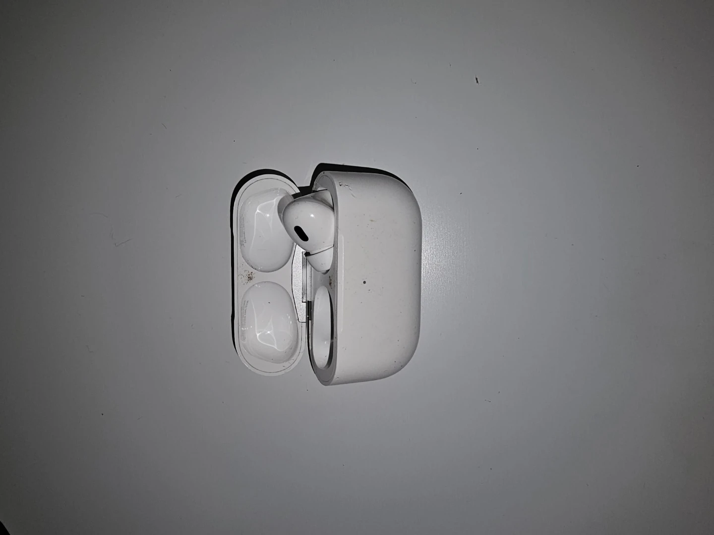 Apple AirPods Pro (2nd Gen) with Charging Case - photo 3