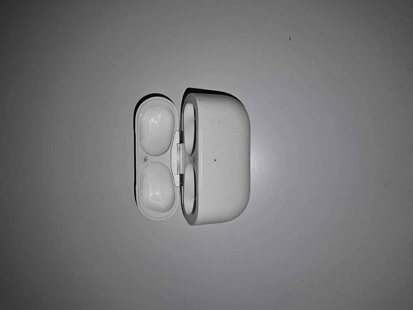 Apple AirPods Pro (2nd Gen) with Charging Case - photo 4
