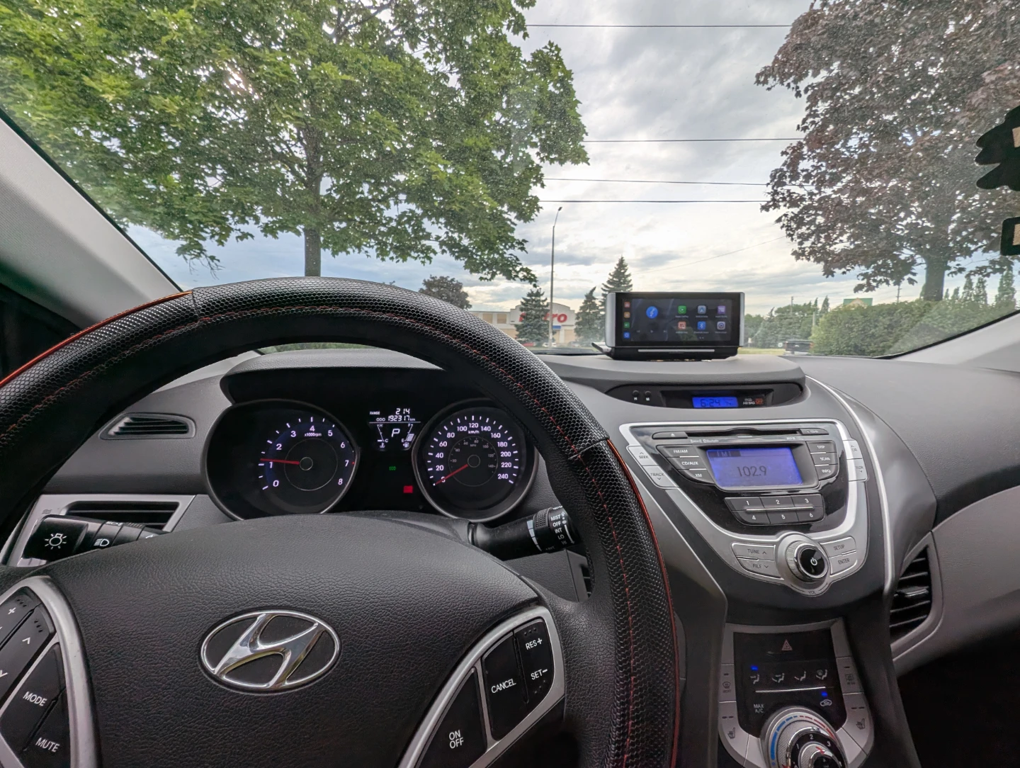 Hyundai Elantra - photo 4