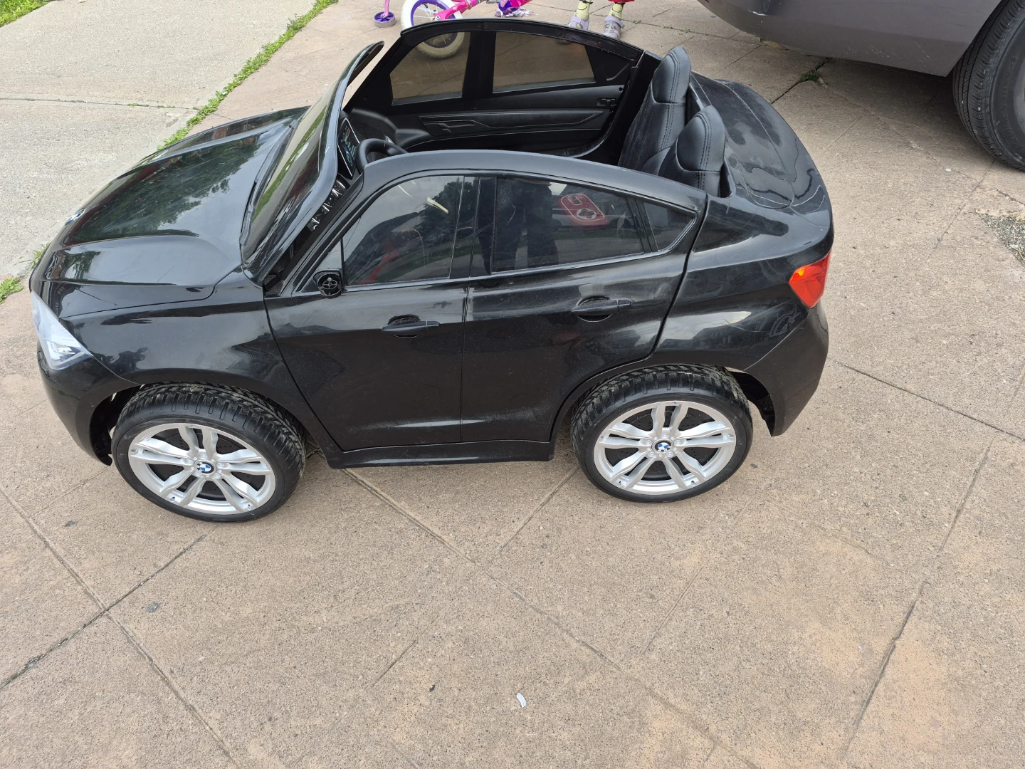 Black BMW X6M Ride-On Toy Car with Remote - photo 2