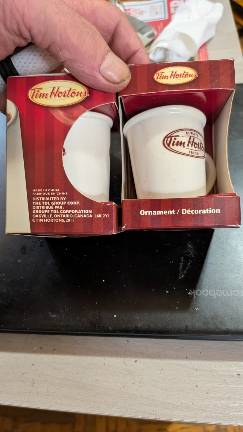 Tim Hortons Ornament / Décoration Mug